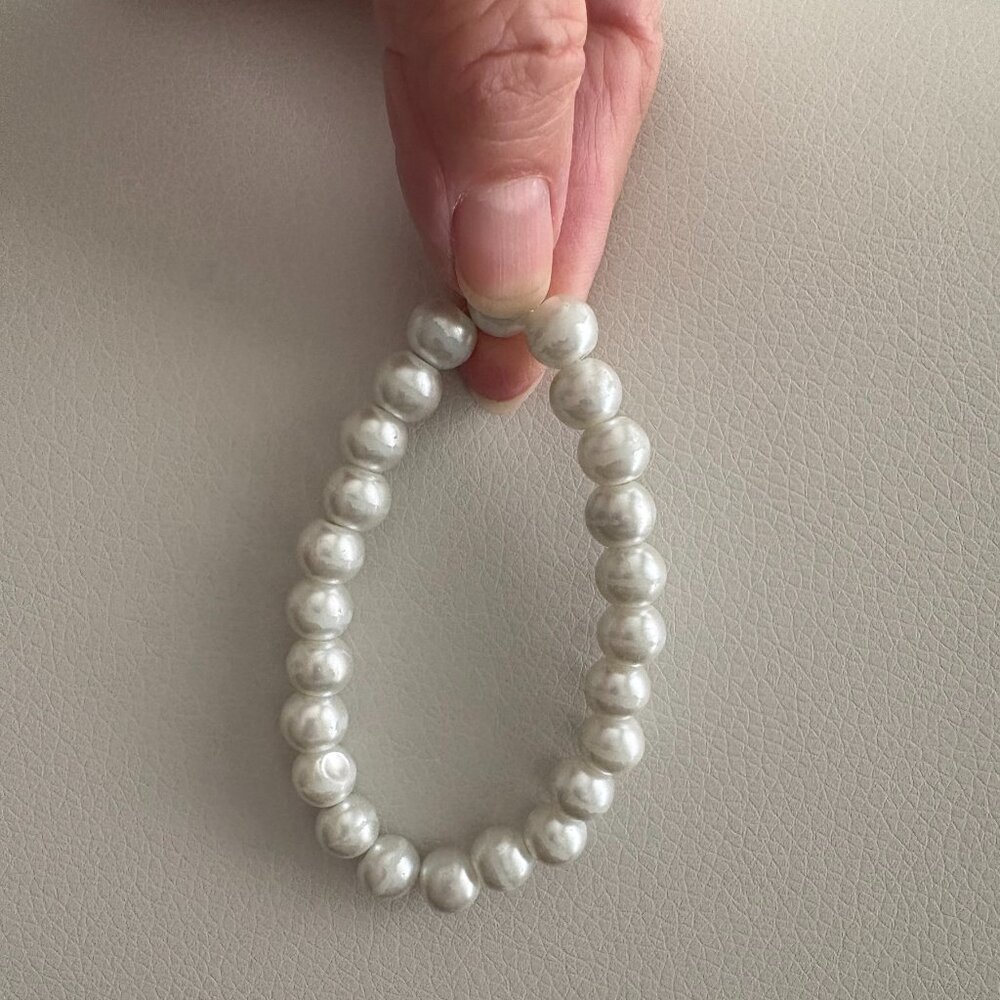 Multistrand White Acrylic and Glass Faux Pearl Necklace, Bracelet and Earrings - Picture 3 of 7